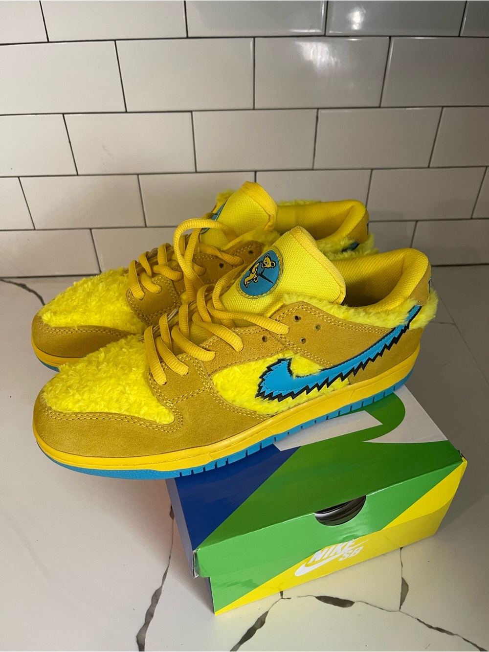 Men’s Nike Yellow Bear Size 11. - Picture 5 of 7